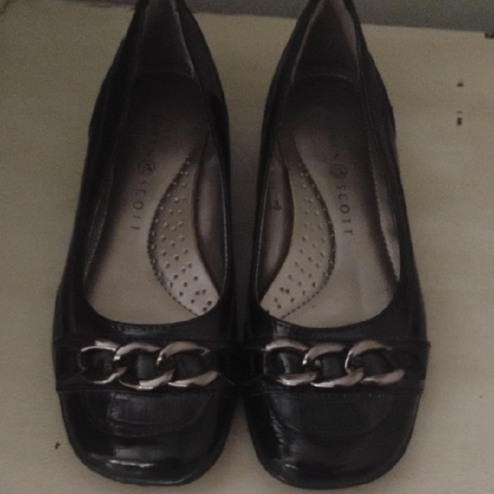 Karen Scott Black Flats with Chain Accent